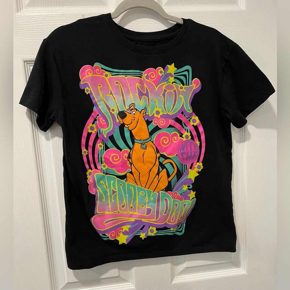 Unbranded Novelty Scooby-Doo Pullover Tee Juniors Black Colorful Short Sleeve